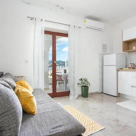 Apartment Okrug Gornji 9693a