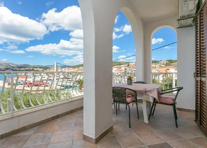Okrug Gornji 9693a Lägenhet Trogir